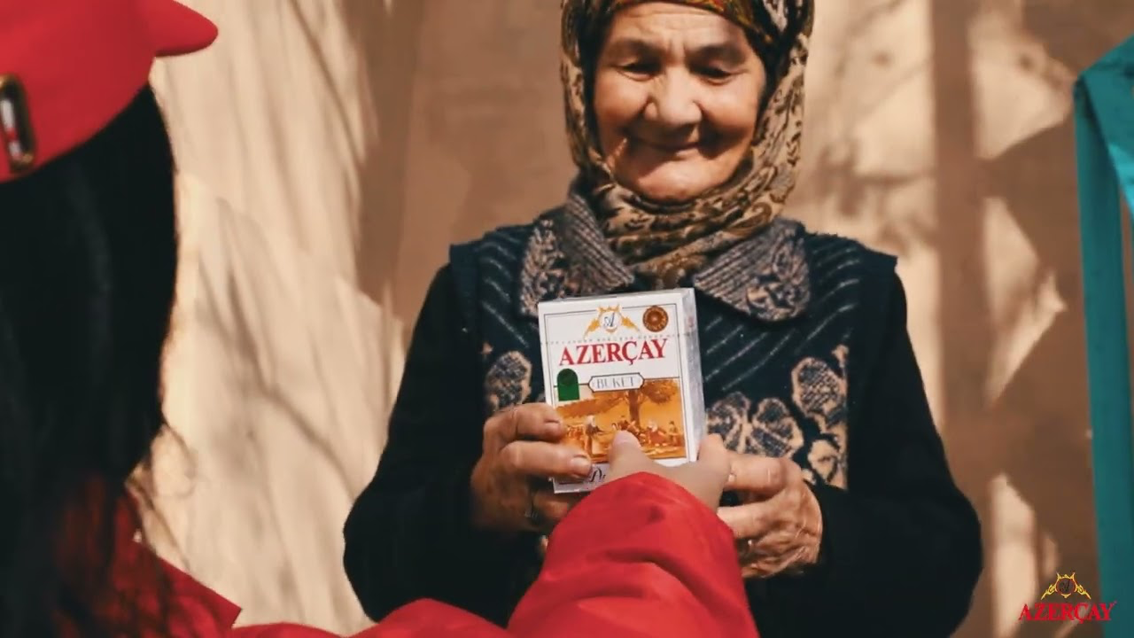 Şamaxı aksiyasında Azərçay hədiyyəsi alan sakin